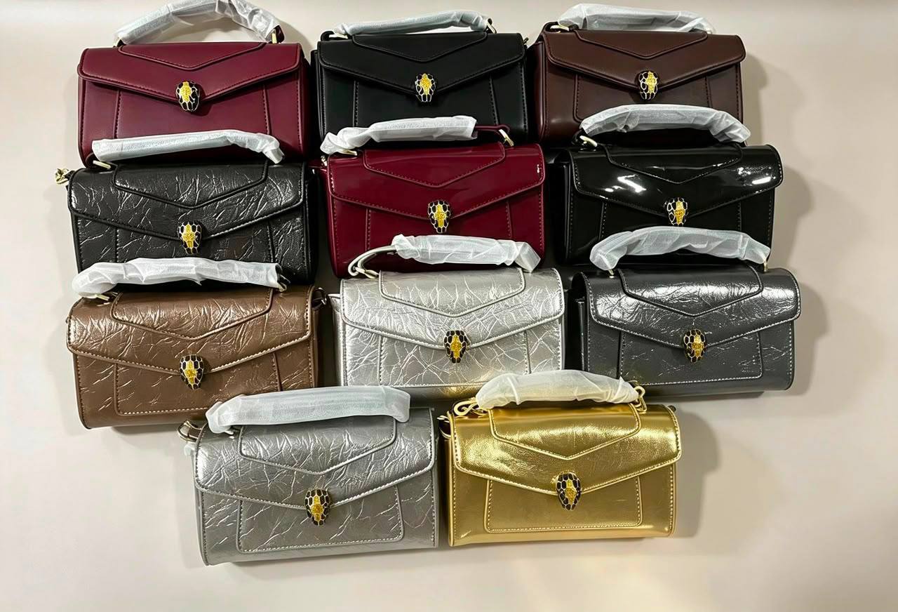 Bvlgari
105 dhs✅
Size：19CM
Good-quality with box

Zain35
♥️♥️♥️