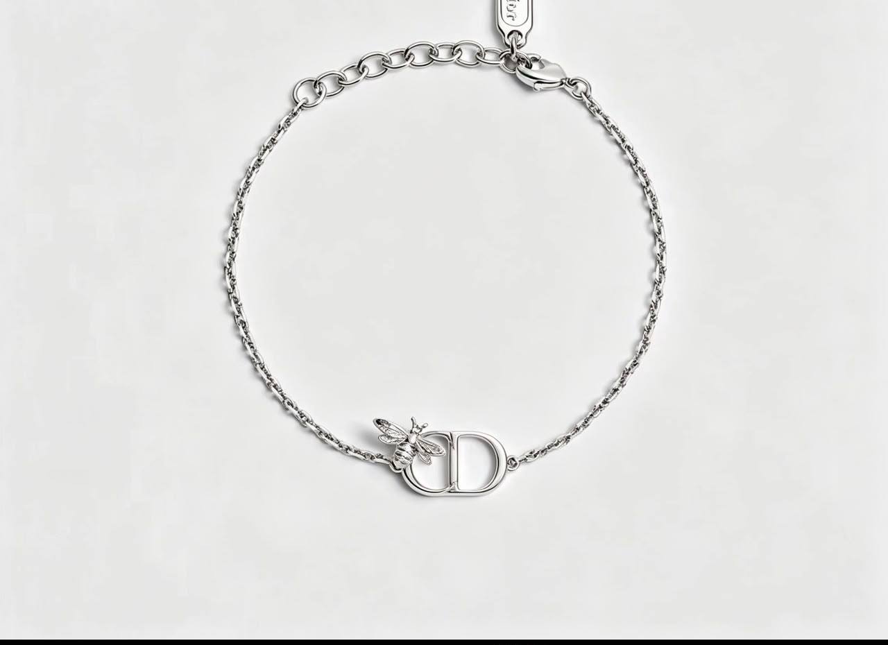 Dior ❤️‍🔥
Necklace 🦋
Earring💥
Bracelet 🐦‍🔥
Master quality 💯
With normal boxes 🗃️ 
155 DHS🇦🇪🇦🇪🇦🇪
With master box 📦 
170 DHS🇦🇪🇦🇪🇦🇪

Zain216
♥️♥️♥️