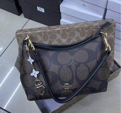 Coach

95 dhs✅ 

with box
🎁🎁🎁

Zain72
♥️♥️♥️