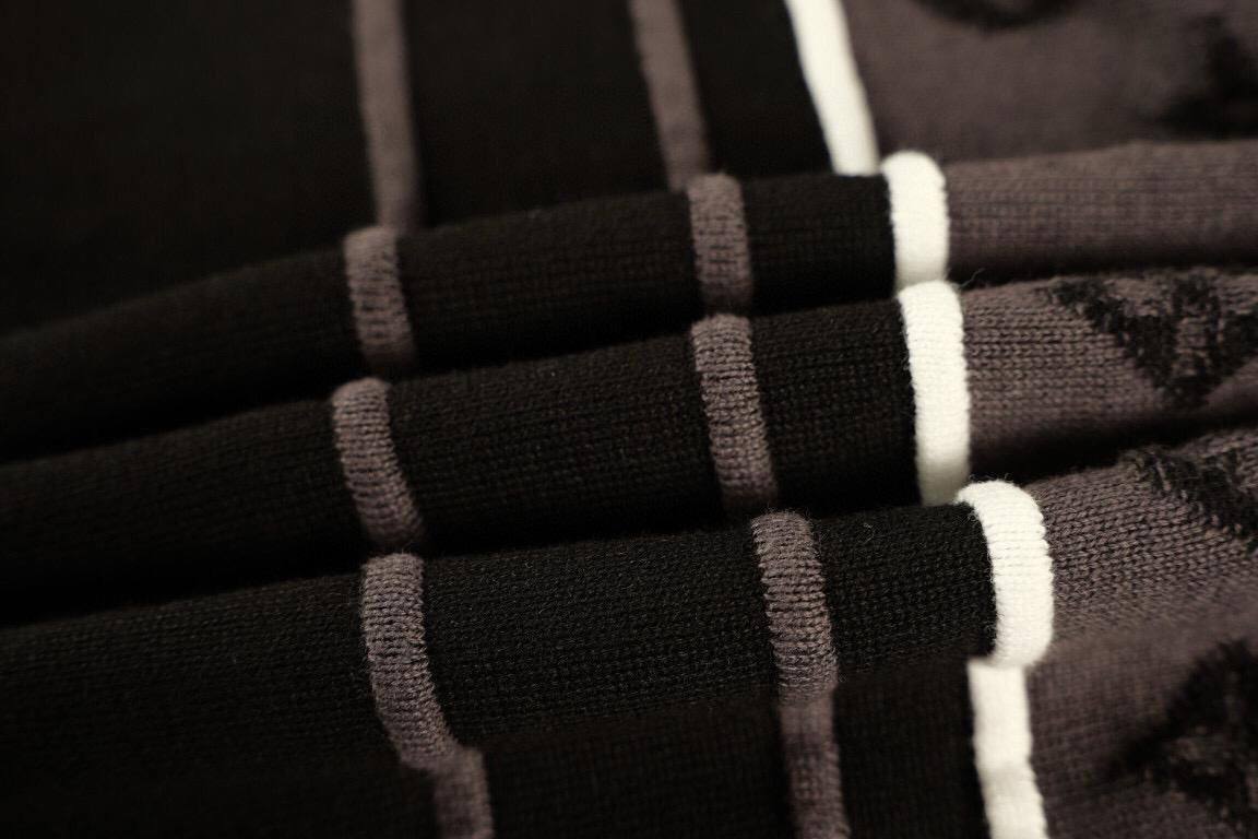 LV
Men’s Polo Tshirt
Master Quality 
SMLXLXXL
300 dhs🪙🌨️

Zain276
♥️♥️♥️
