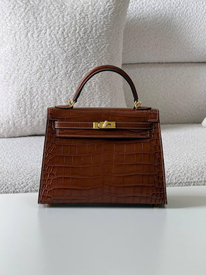 Hermes kelly croc 25cm💕master quality😍with box❤️
750 dhs🪙💕

Zain52
♥️♥️♥️