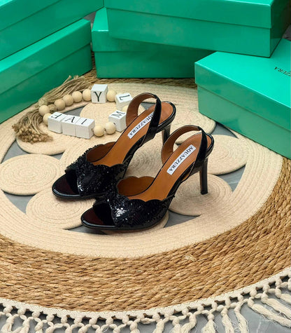 New Aqua heel 

Size. 36 to 41 
125 dhs🇦🇪🇦🇪

Zain80
♥️♥️♥️