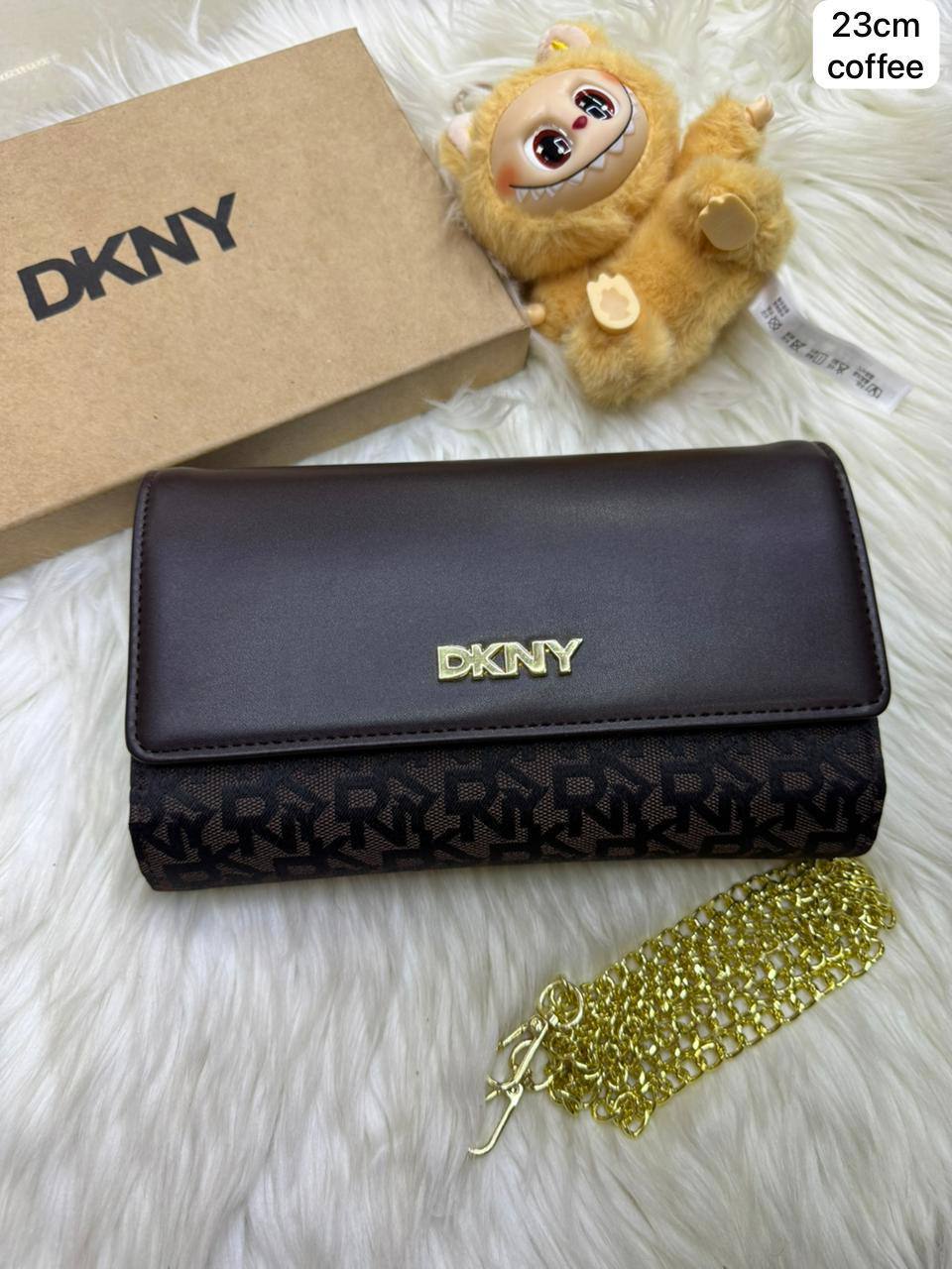 💖 DKNY
Good quality +🎁
Size : 23 * 13 cm
70 dhs✅

with  box
🎁🎁🎁

Zain115
♥️♥️♥️