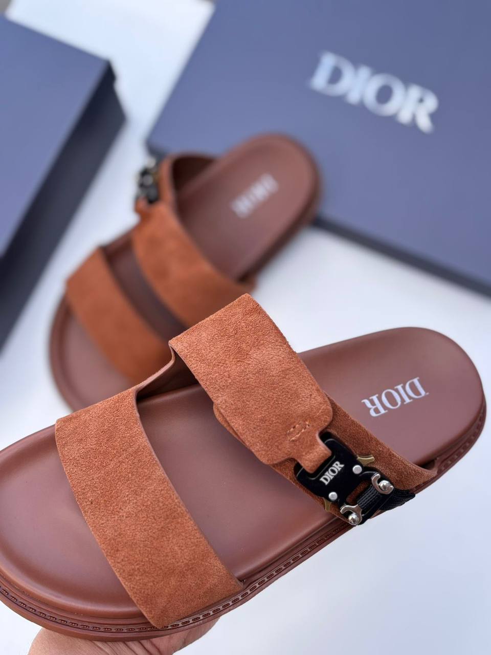 Dior   
130 dhs❤️
Size 40-45

Zain30
♥️♥️♥️