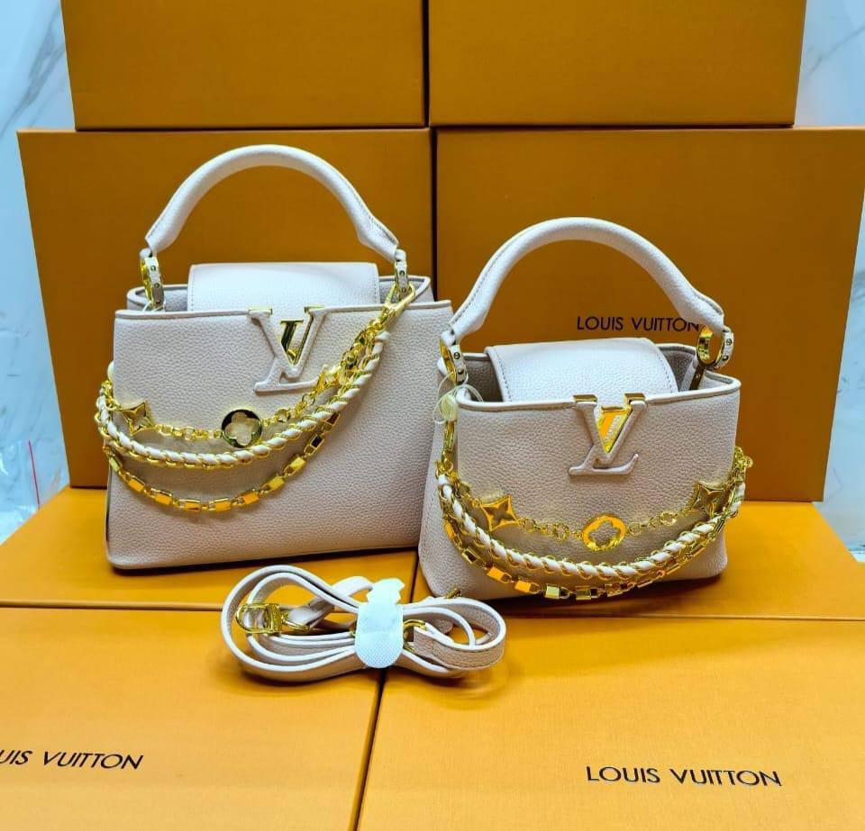 LV
27 cm 150 dhs💓
 20 cm 130 dhs💓
with box
🎁🎁🎁

Zain143
♥️♥️♥️