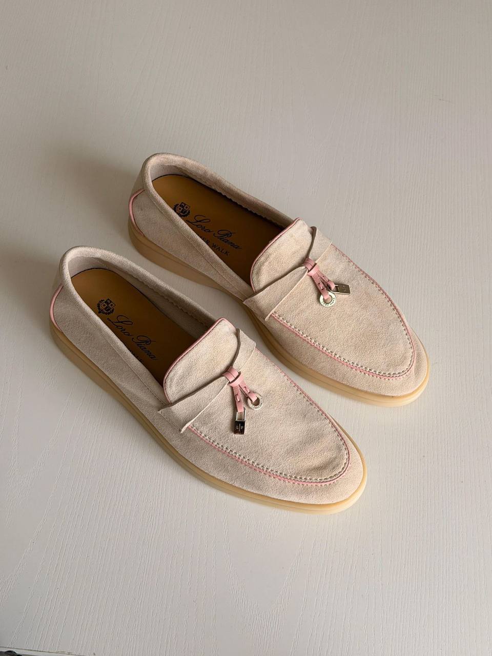 Loro Piana 
Summer Charms Walk❣️❤️
Super Master Quality
Size 36 to 41
450 dhs💓

Zain71
♥️♥️♥️