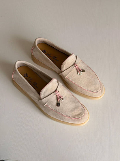 Loro Piana 
Summer Charms Walk❣️❤️
Super Master Quality
Size 36 to 41
450 dhs💓

Zain71
♥️♥️♥️