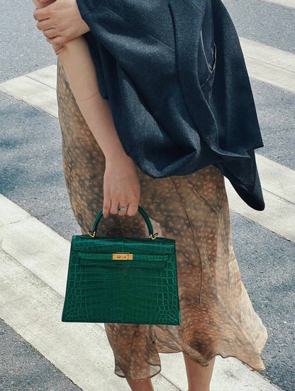 HERMES 
 GOOD QUALITY 
WITH BOX 
120 dhs✅

Zain295
♥️♥️♥️