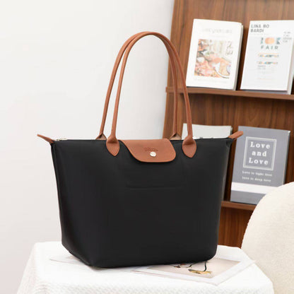 LONGCHAMP BAG 
BIG SIZE 
50 dhs✅
SIZE - *46×18×30 cm

Zain40
♥️♥️♥️