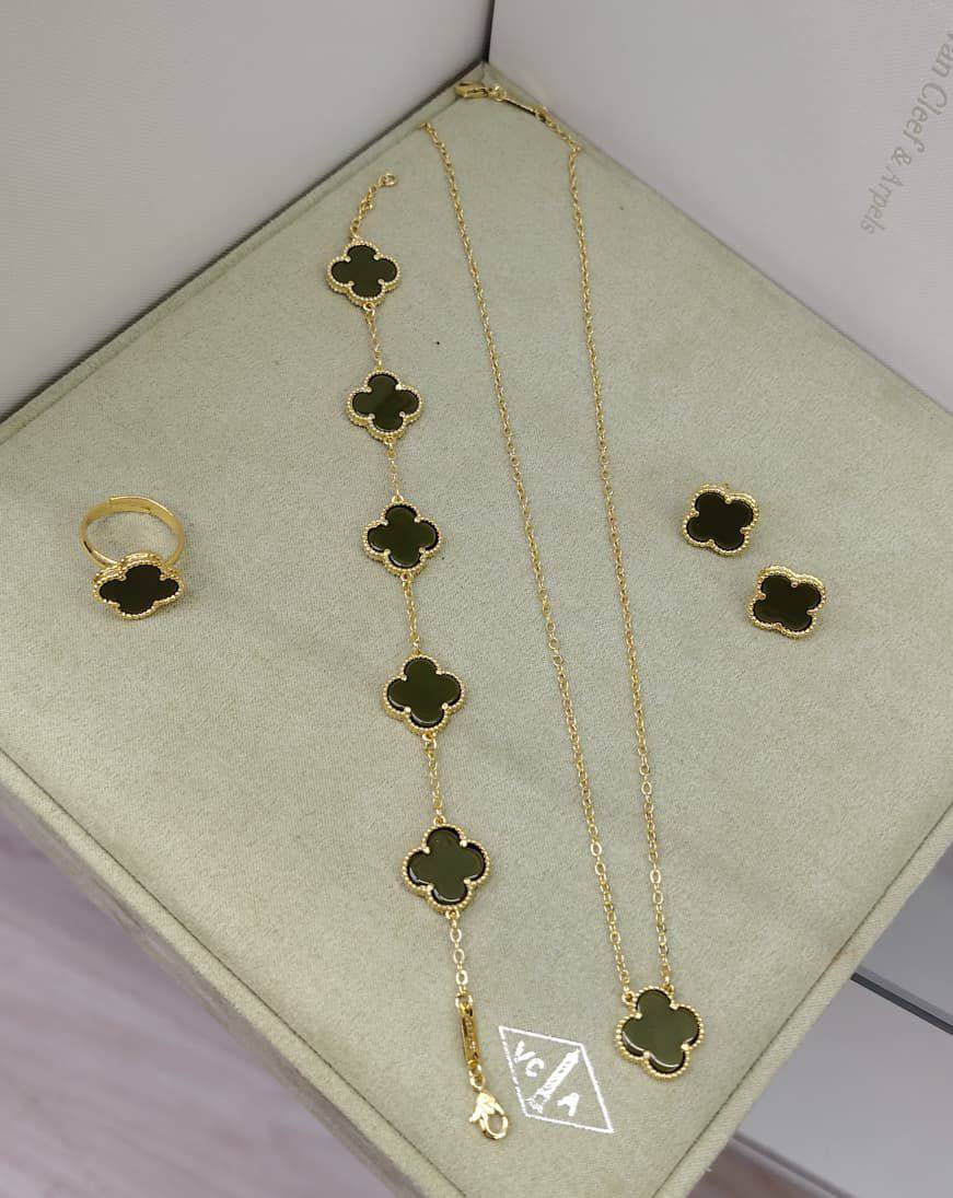 VCA SET ❤️‍🔥*
Necklace 🌸
Earring ✨
Bracelet 🍁
Ring 💍 free size ❣️
Stainless Steel 💯
Non tarnish 💯
With normal boxes 📦 
45 dhs✅
With master box 🗃️ 
75 dhs✅

Zain216
♥️♥️♥️