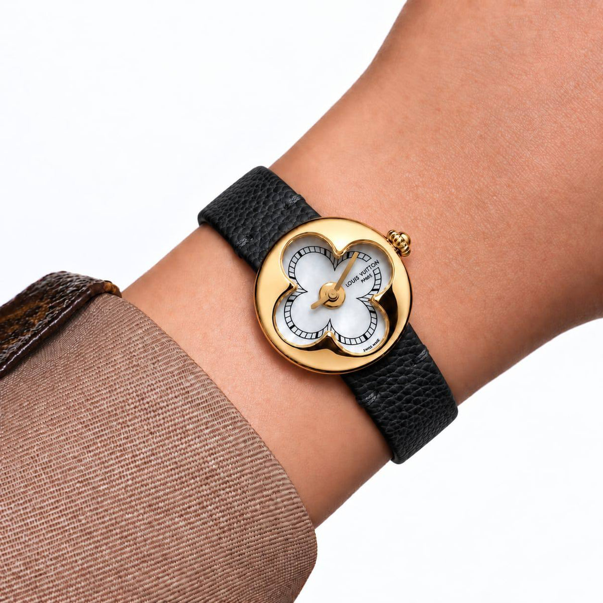LV

watch for ladies 

good quality 
size 26mm

380 dhs🇦🇪🇦🇪
Zain59
♥️♥️♥️