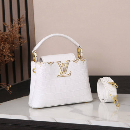 LV
Best quality with box’s 
120 dhs✅
size 20 Cm

Zain290
♥️♥️♥️
