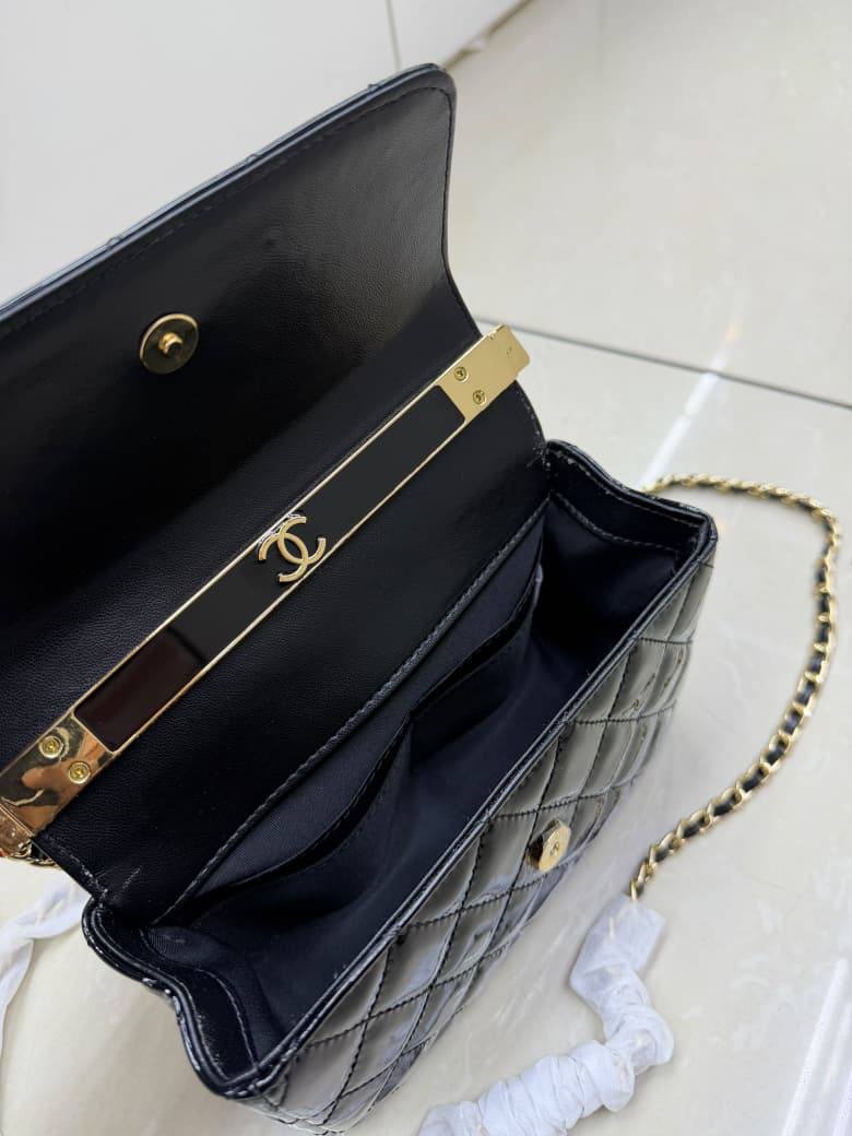 CHANEL Top Handle
Flap shoulder bag
Patent & Lambskin leather
Gold Hardware
With BOX
size : 19 cm

120 dhs🇦🇪🇦🇪

Zain239
♥️♥️♥️