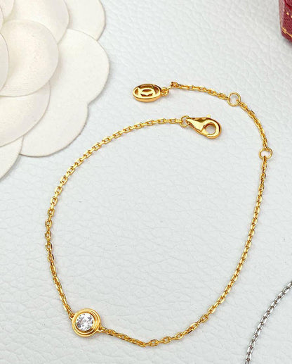 Cartier SET 🔥*
Necklace ❤️
Earring 🍁
Bracelet 💥
Master quality 💯
With normal boxes 📦 
105 dhs🪙🌨️
With master box 🗃️ 
150 dhs🪙🌨️

Zain216
♥️♥️♥️