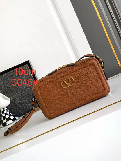 Valentino 
Master
240 dhs✅

Zain153
♥️♥️♥️