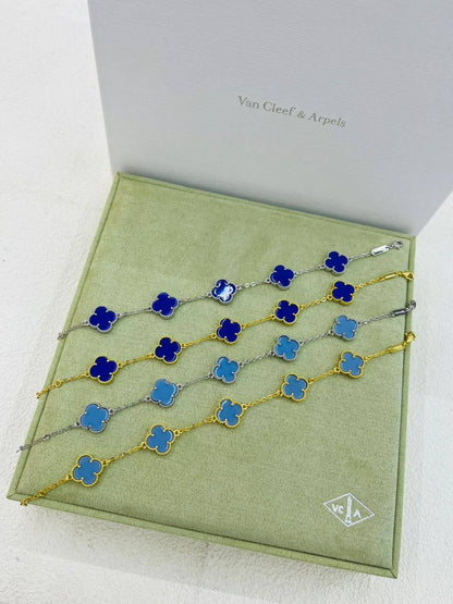 VCA❤️‍🔥*
Bracelet 🍁
Stainless Steel 💯
With black boxes 🗃️ 
20 dhs💓
With normal boxes 📦 
And paper bag🛍️
30 dhs💓

Zain216
♥️♥️♥️
