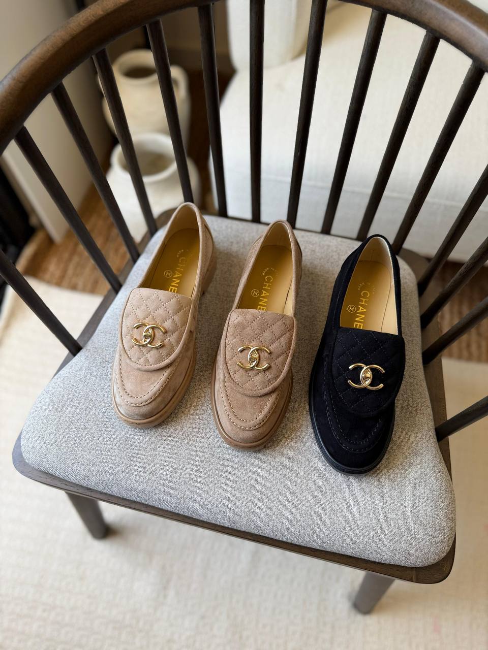 Chanel 
𝑨𝑨𝑨 𝑸𝒖𝒂𝒍𝒊𝒕𝒚
𝑺𝒊𝒛𝒆 𝟑5 𝒕𝒐 𝟒2 
450 dhs✅

Zain281
♥️♥️♥️