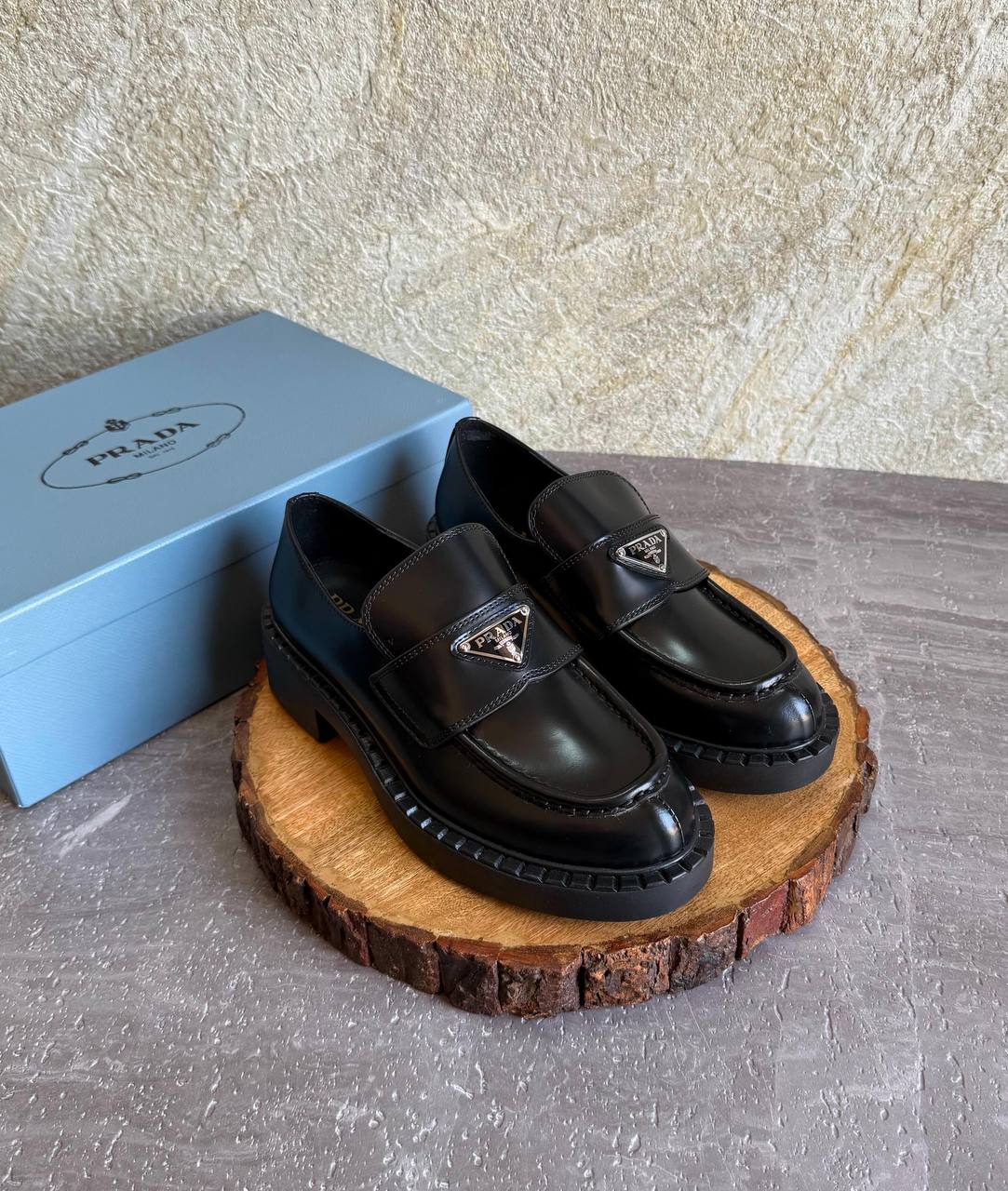 PRADA 
SuperMaster Quality 💯
450 dhs💓
Size: 36-41💥

Zain171
♥️♥️♥️