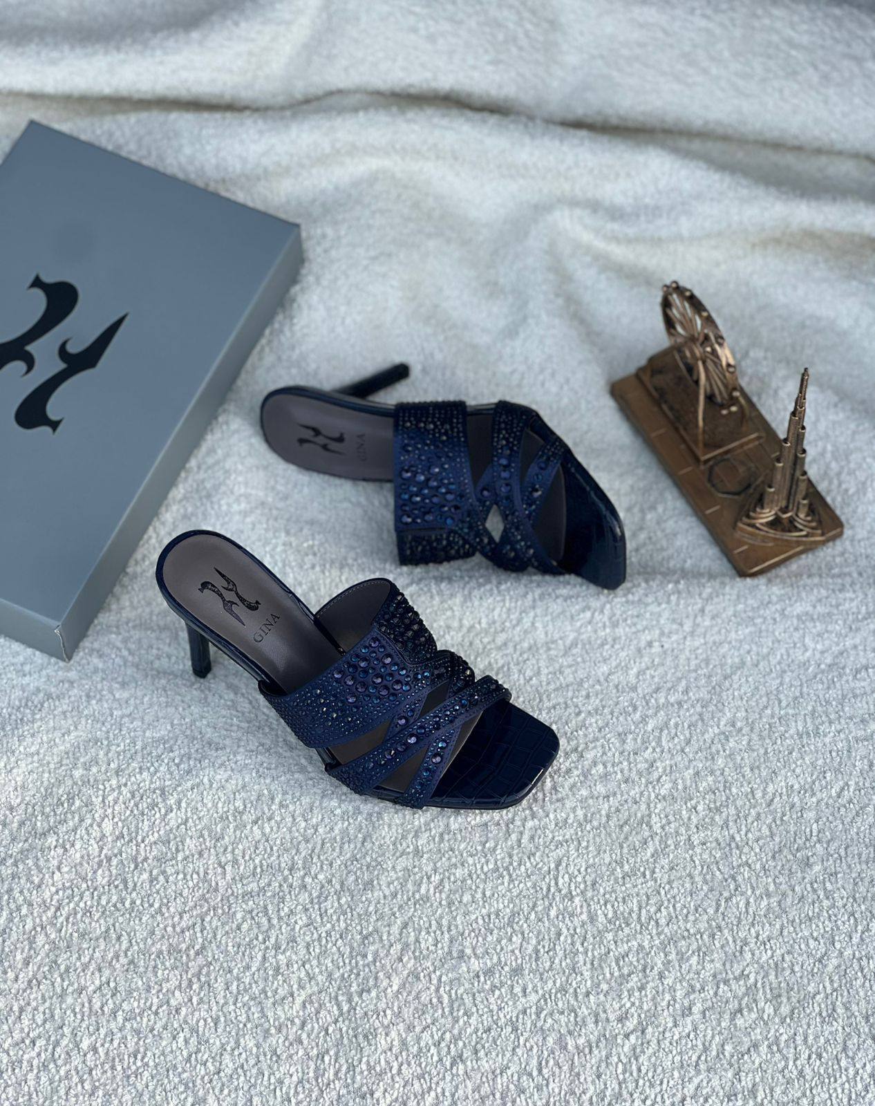 New. Gina  heel

   Size  .  36.  to 41

90 dhs❣️

Zain80
♥️♥️♥️