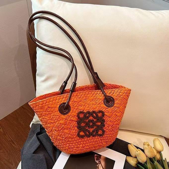 Loewe 
only bag
38 cm
75 dhs🇦🇪🇦🇪

Zain17
♥️♥️♥️