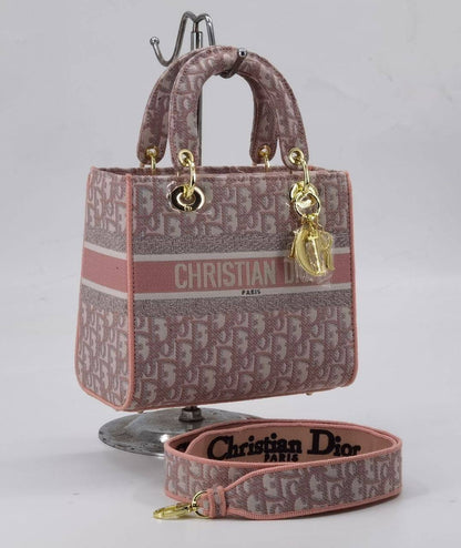 Dior

High quality

115 dhs❤️

with box
🎁🎁🎁

Zain136
♥️♥️♥️