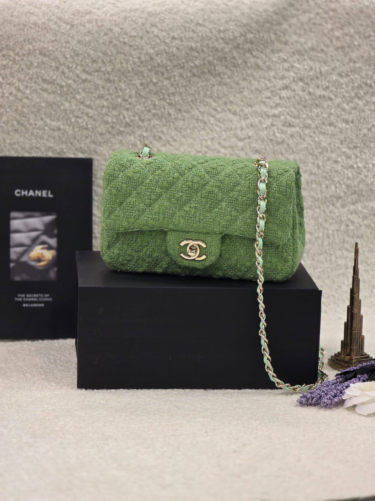 YSL 
Master
         18Cm
230 dhs🌺

Zain131
♥️♥️♥️
Chanel