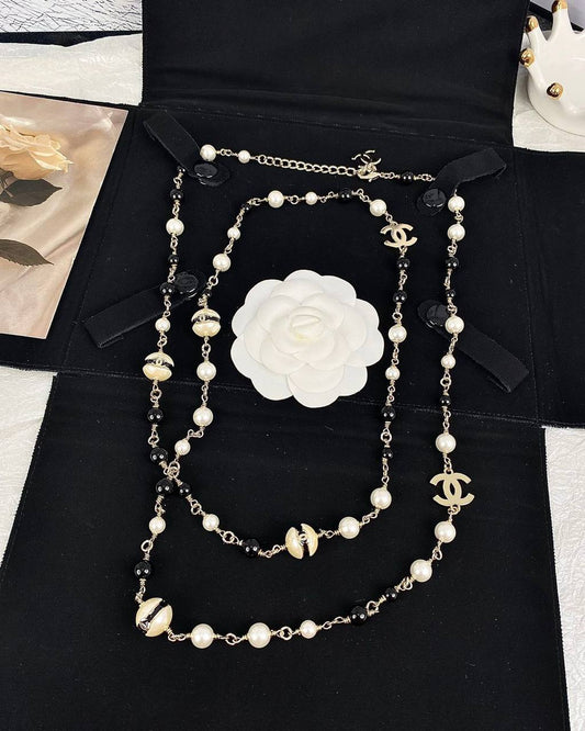 CHANEL ⭐
NECKLACE
140 DHS💓✨💫
 WITH BOX AND PAPER BAG🛍️🎁

Zain89
♥️♥️♥️