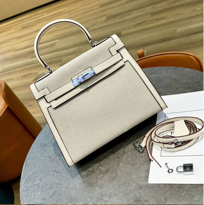 HERMES
 GOOD QUALITY
110 dhs✅

Zain39
♥️♥️♥️