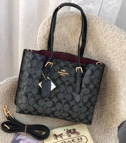Coach

25cm
100 dhs🇦🇪🇦🇪

with box

Zain118
♥️♥️♥️