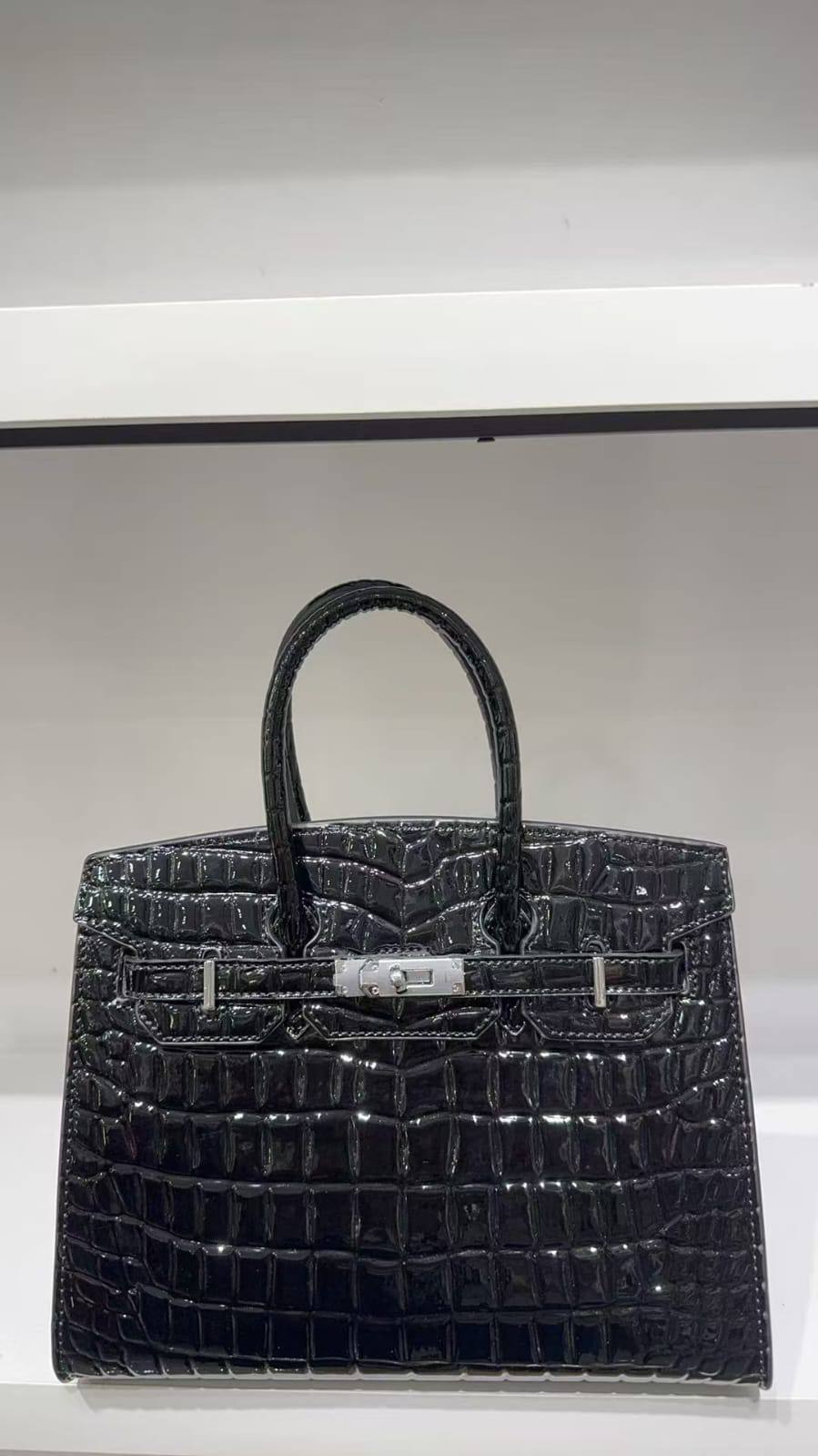 Hermes
GOOD QUALITY 
120 dhs✅
SIZE 30CM

Zain200
♥️♥️♥️