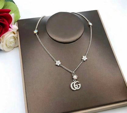 GUCCI 
Necklace ⭐️
Earring🍁
Master quality 💯
With normal boxes 📦 
85 dhs🇦🇪🇦🇪


With master box 🗃️ 
105 dhs🇦🇪🇦🇪

Zain216
♥️♥️
