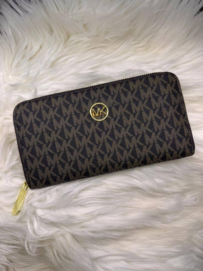 💝 Mk / Dior wallet
1️⃣ First quality 
Size : 19.5 * 9.5 aed
40 dhs✅

Zain115
♥️♥️♥️