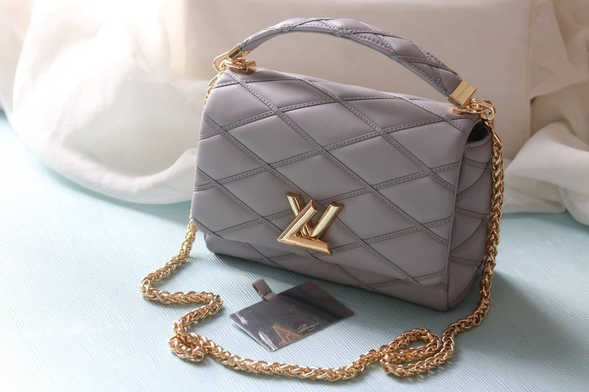 LV 
Master
430 dhs🌺

Zain10
♥️♥️♥️
