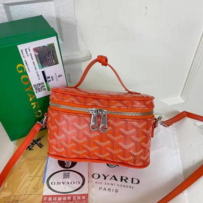 GROYRD

90 dhs🪙🌨️

Size    18×11.5x9cm
withbox  
🎁🎁🎁

Zain04
♥️♥️♥️