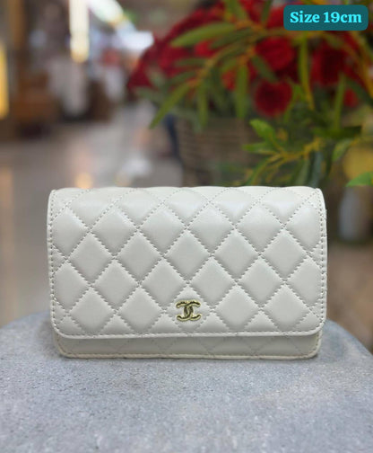 Chanel
Good quality 

with box 
🎁🎁🎁

90 dhs🌺

Zain186
♥️♥️♥️