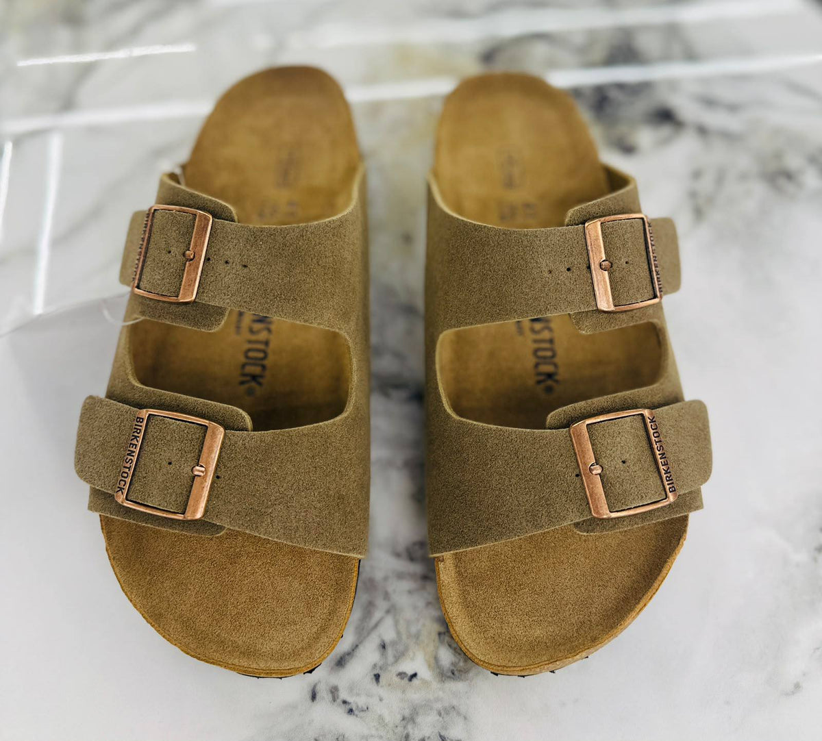 Uggs
Slippers 

High quality 

size 40-46 
100 dhs🇦🇪🇦🇪

Zain132
♥️♥️♥️