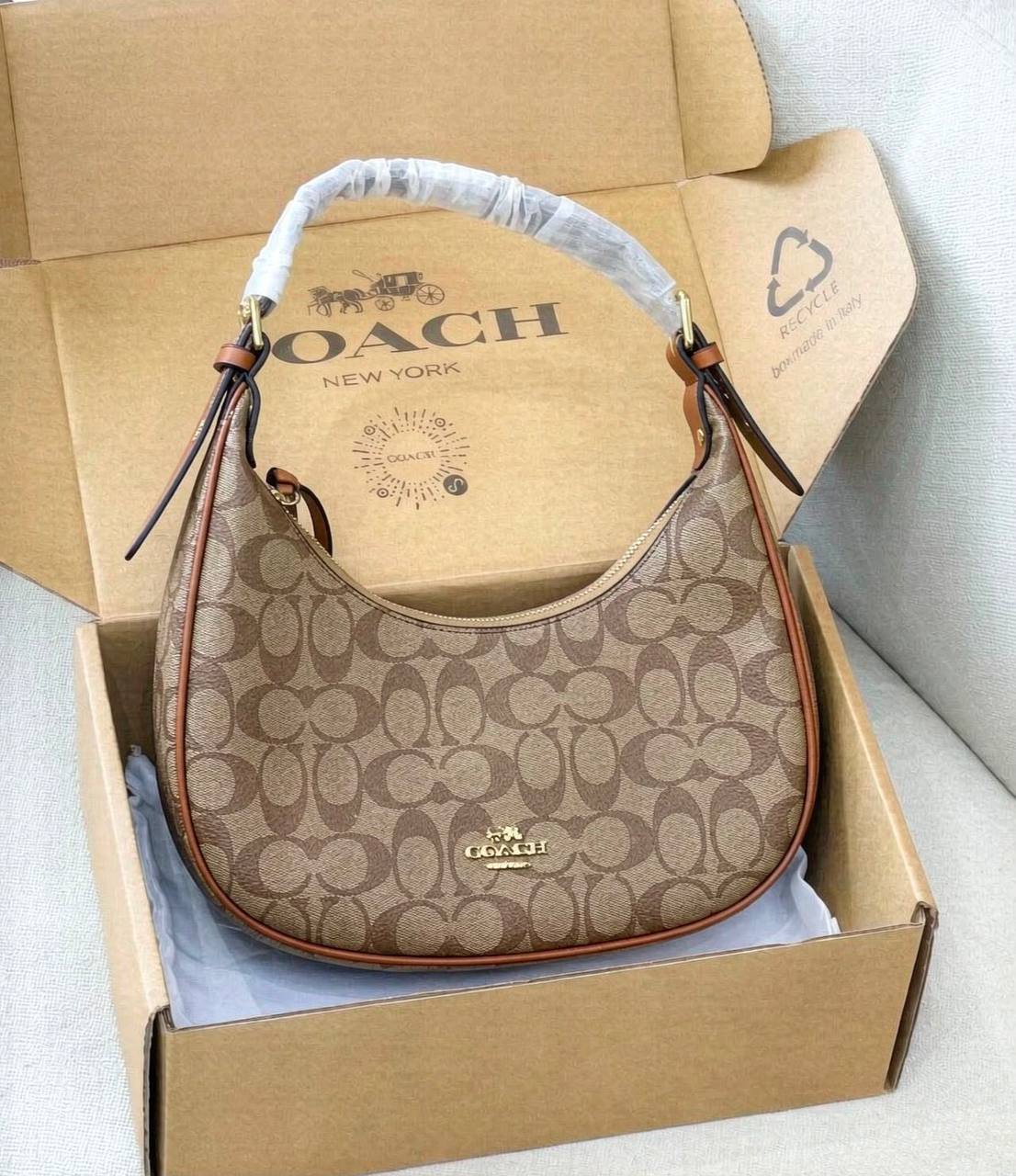 COACH 
GOOD QUALITY 
WITH BOX 
100 dhs🇦🇪🇦🇪

Zain295
♥️♥️♥️