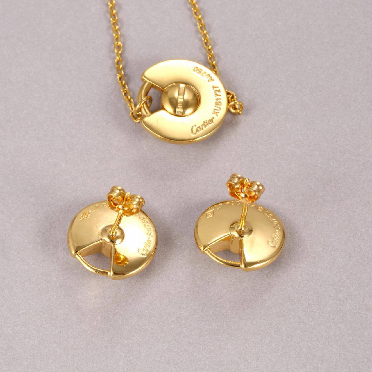 Cartier Set* 🌿
Necklace 
Earrings 

*master quality* 🦋
80 dhs🪙💚normal box
🎁🎁🎁

Zain48
♥️♥️♥️