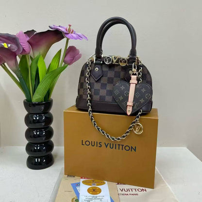 LV     
Size  20×14×10cm
Withbox
110 dhs🇦🇪🇦🇪

Zain04
♥️♥️♥️