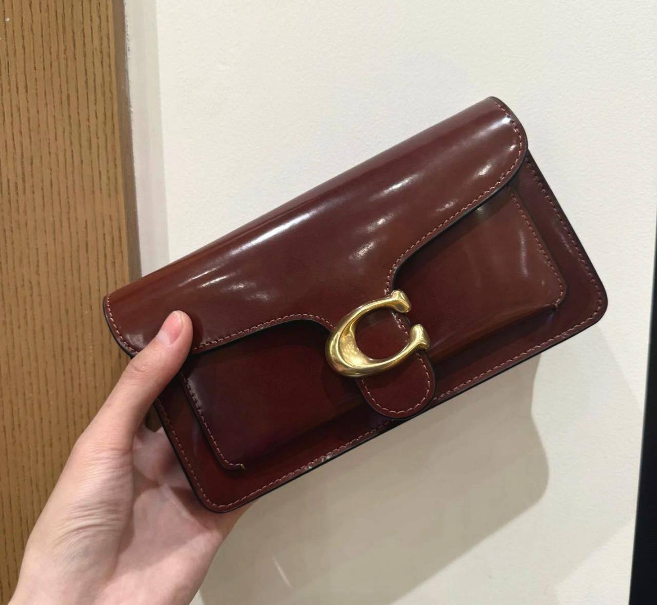 Coach
good quality, 

with box, 
🎁🎁🎁

size 25 *15 cm 
90 dhs🪙🌨️

Zain12
♥️♥️♥️