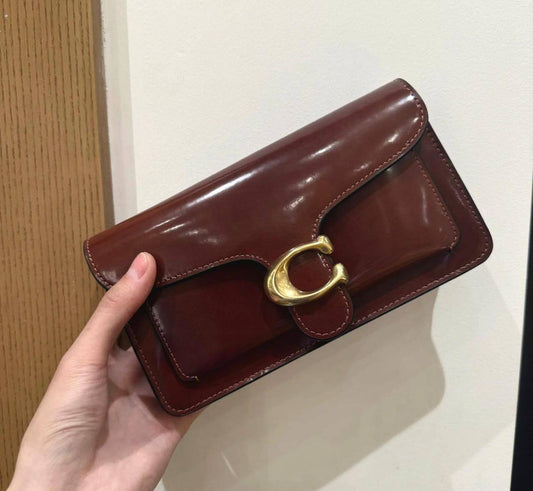 Coach
good quality, 

with box, 
🎁🎁🎁

size 25 *15 cm 
90 dhs🪙🌨️

Zain12
♥️♥️♥️