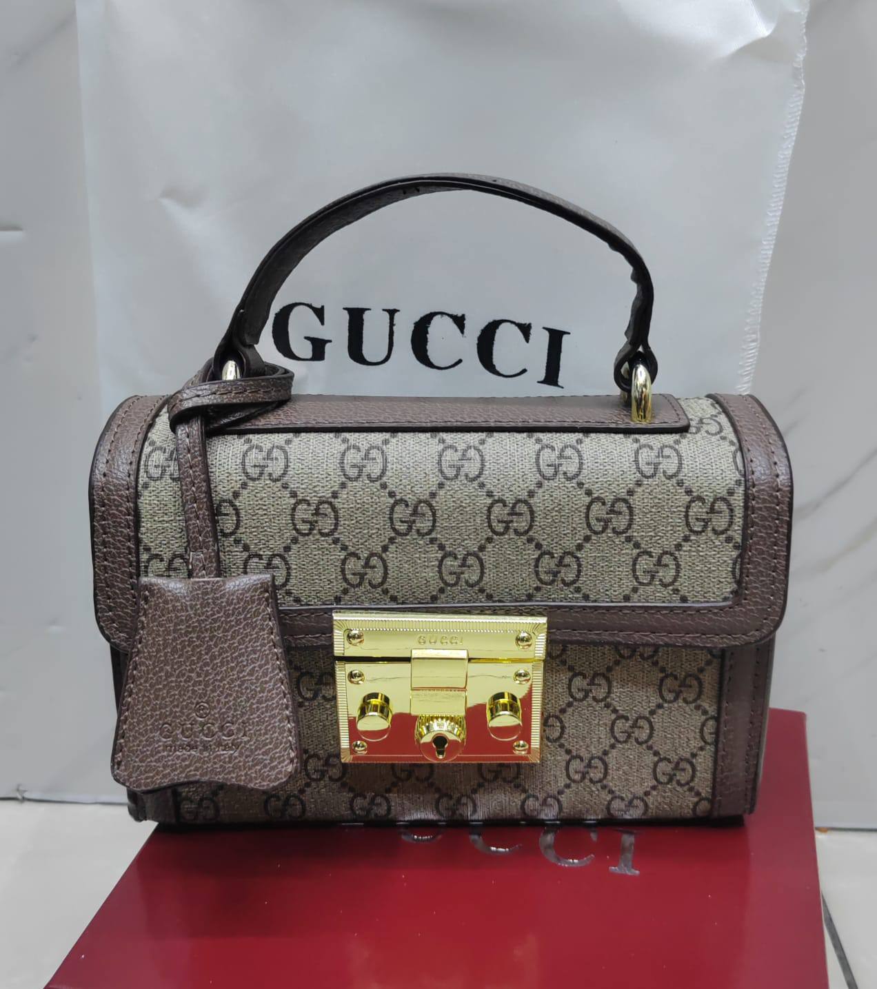 Gucci
with box
100 dhs✅

Zain143
♥️♥️😂