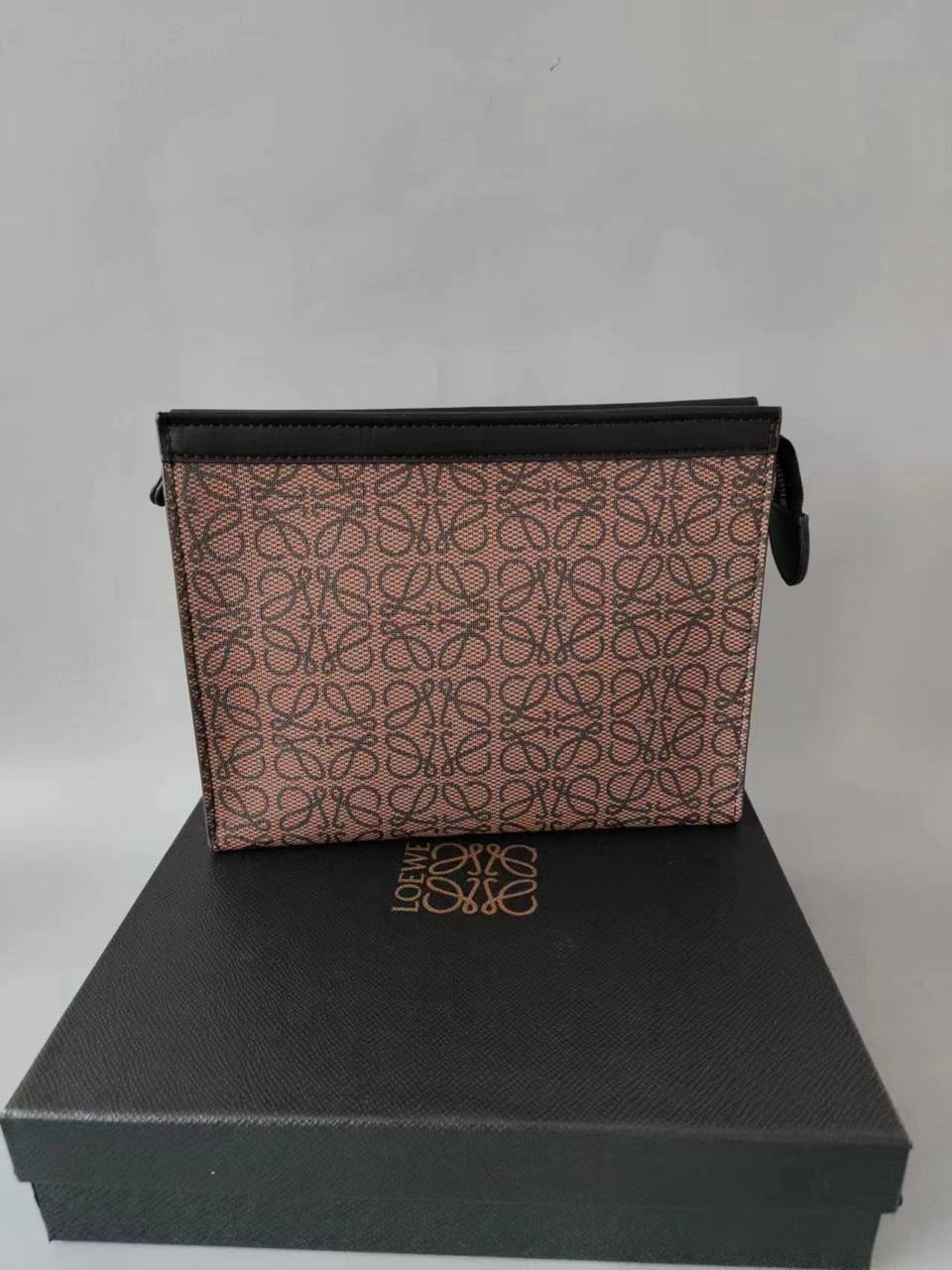 💖 Brand Clutch
1️⃣ First quality +🎁
Size : 28 * 18.5 cm
60 dhs✅
with box 🎁

Zain115
♥️♥️♥️