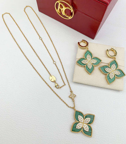 ROBERTO COIN 
Necklace 😍
Earring 🔥
Master quality ✨
With normal boxes 📦 
125 dhs🇦🇪🇦🇪

With master box 🗃️ 
225 dhs🇦🇪🇦🇪

Zain216
♥️♥️♥️