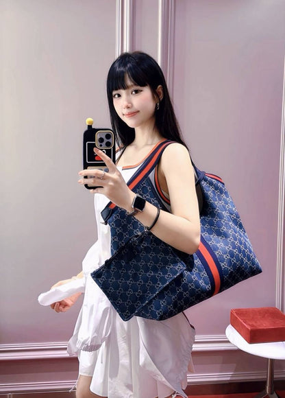 GUCCI 
COPY ONE NEW CAME 
155 dhs💓
Size: 50cm

Zain39
♥️♥️♥️