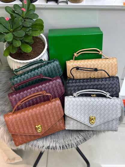 Bottega

90 dhs🇦🇪

with box
🎁🎁🎁

Zain244
♥️♥️♥️