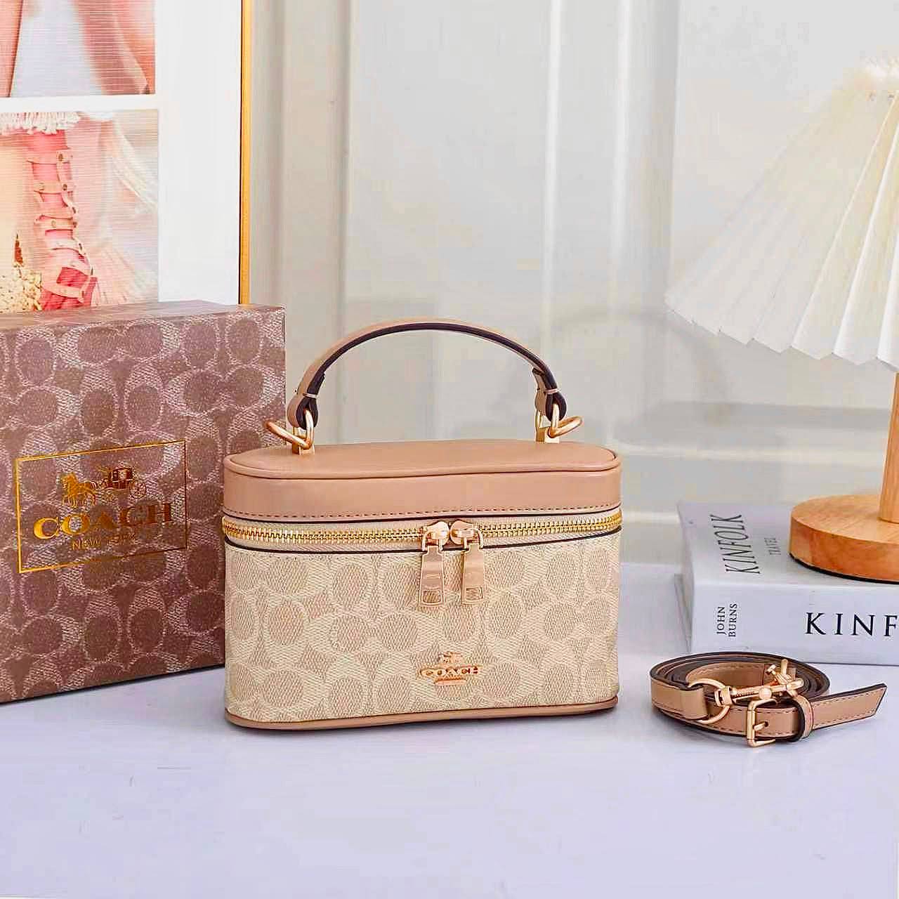 COACH NEW CAME HIGH QUALITY WITH BOX  
110 dhs🇦🇪🇦🇪

Zain295
♥️♥️♥️