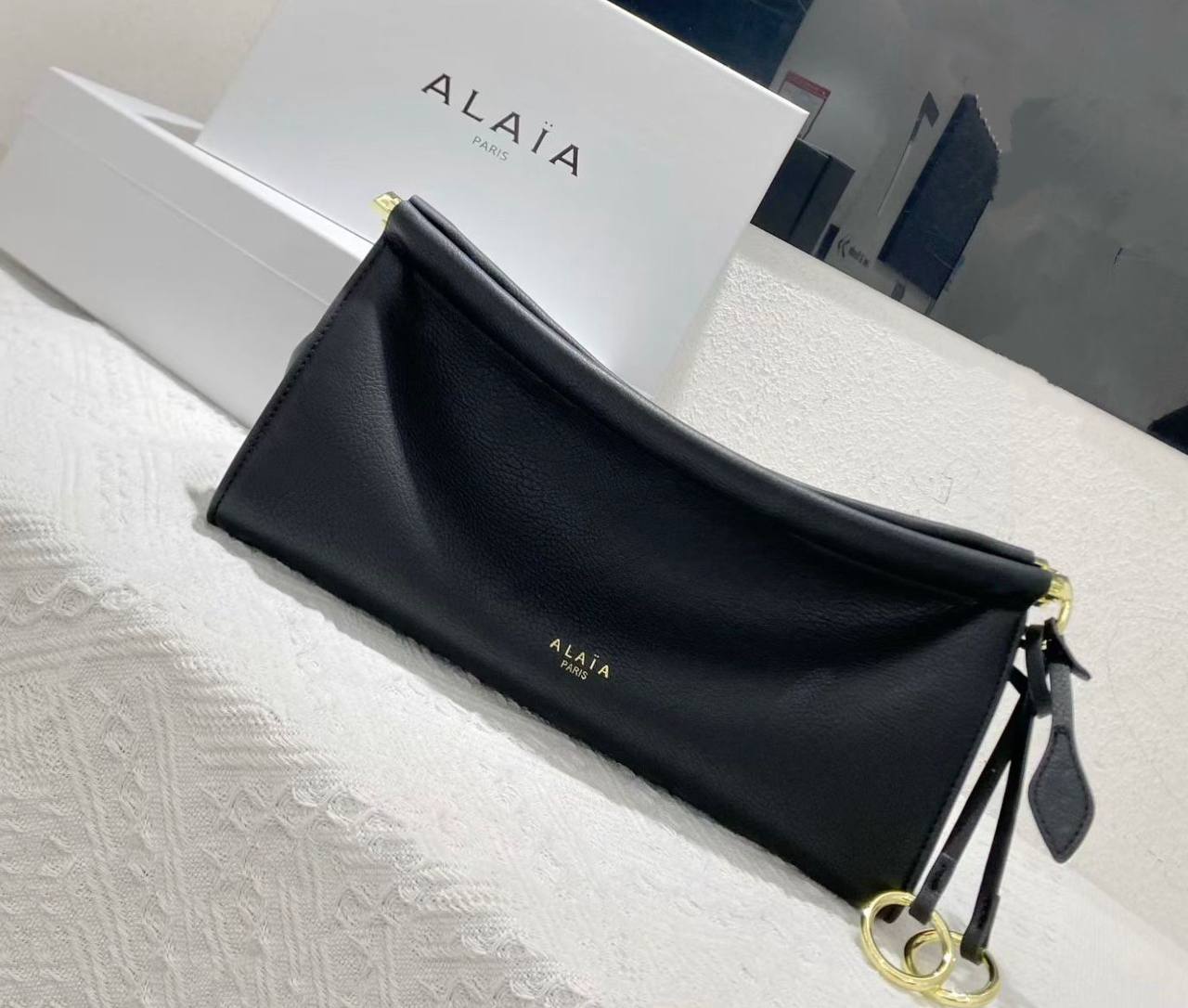 ALAIA 
COPY ONE 

WITH BOX 
🎁🎁🎁

130 dhs✅

Zain39
♥️♥️♥️