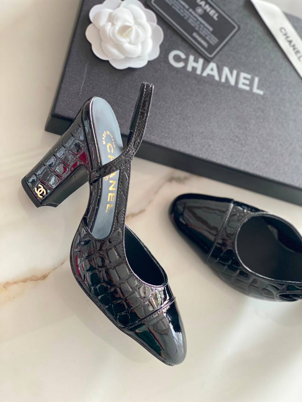 Chanel
AAA master quality 
Size 36……….41 
450 dhs🇦🇪🇦🇪

Zain180
♥️♥️♥️
