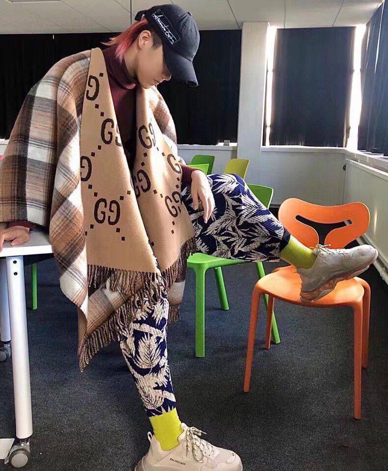 For winter big scarf 🛍️🧚‍♀️🧚‍♀️
Free size 
160 dhs
Master Good pualiit

Zain231
♥️♥️♥️